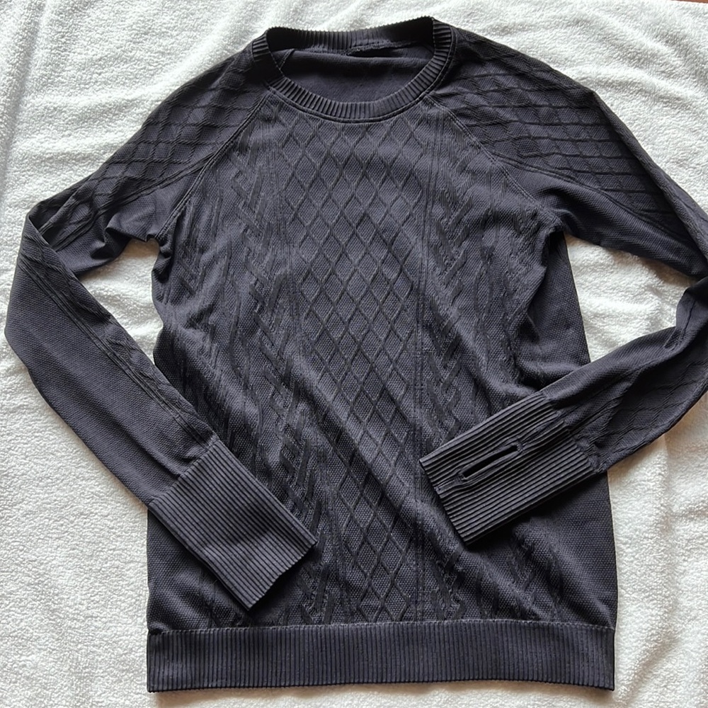 Lululemon crew neck Navy textured long sleeve top size 8/ medium